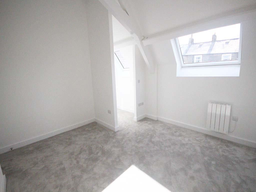 2 bedroom apartment To Let in Barnoldswick - IMG_7218.jpg